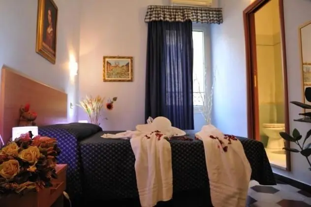 Classic Tek Büyük veya İki Ayrı Yataklı Oda