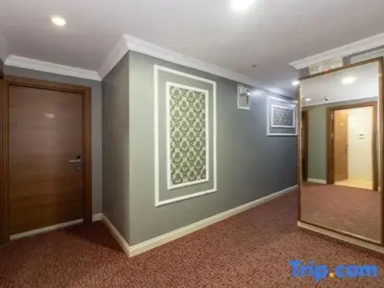 Süper altı kişilik oda