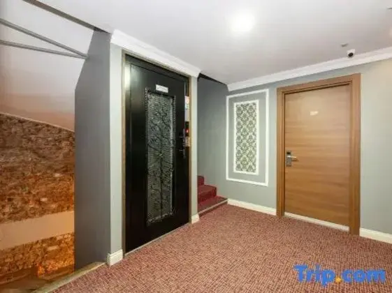 Süper altı kişilik oda