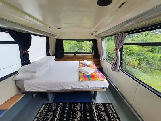 Family Kulübe, Özel Banyo (Double Decker Bus)