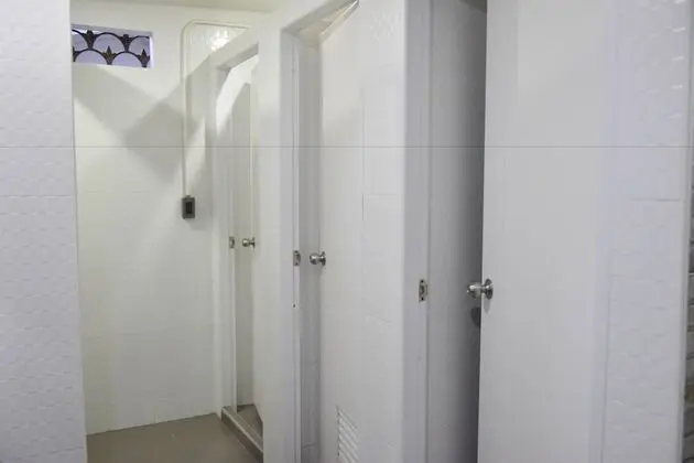 Mixed Dormitory, Shared Bathroom