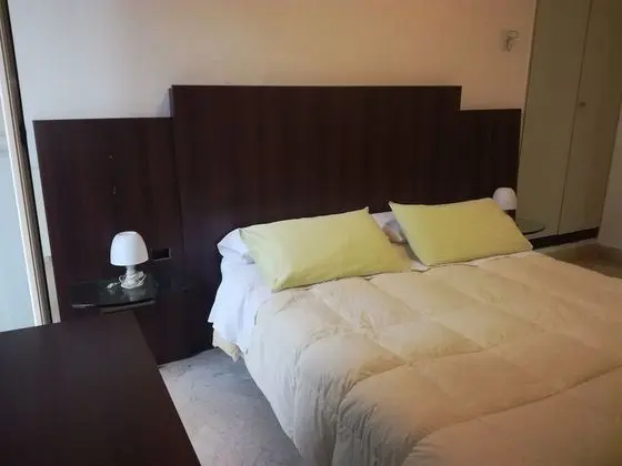 Tek Büyük veya İki Ayrı Yataklı Oda, Küçük Mutfak