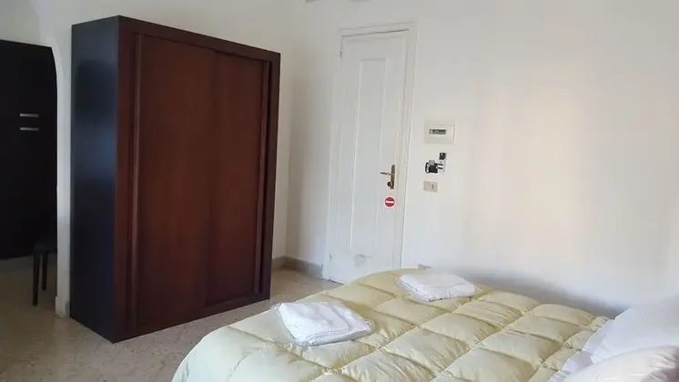 Tek Büyük veya İki Ayrı Yataklı Oda, Küçük Mutfak