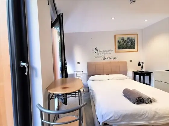 Exclusive Tek Büyük Yataklı Oda