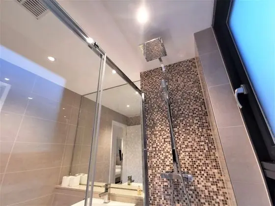 Exclusive Tek Büyük Yataklı Oda