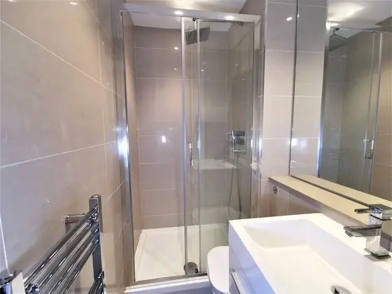 Exclusive Tek Büyük Yataklı Oda