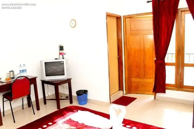 Deluxe Oda, 1 Yatak Odası, Engellilere Uygun, Kısmi Göl Manzaralı