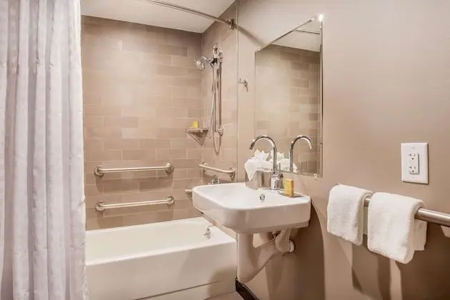 Oda, 1 En Büyük (King) Boy Yatak, Havuz Manzaralı (Bathtub)
