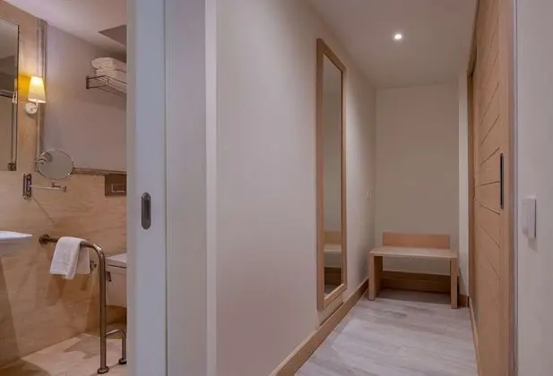 King Accessible Room