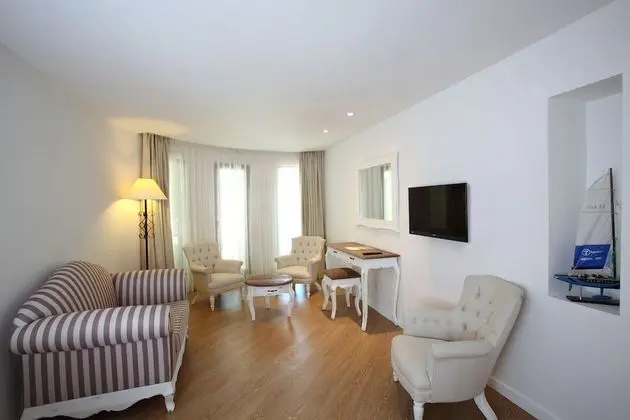 Queen Duplex Suite
