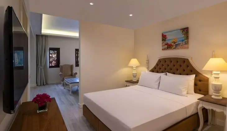 Queen Duplex Suite