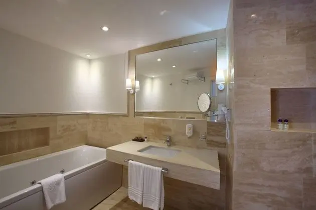 Queen Duplex Suite