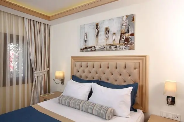 Queen Guest Room