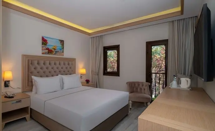 Queen Guest Room