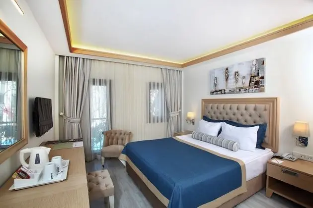 Queen Guest Room
