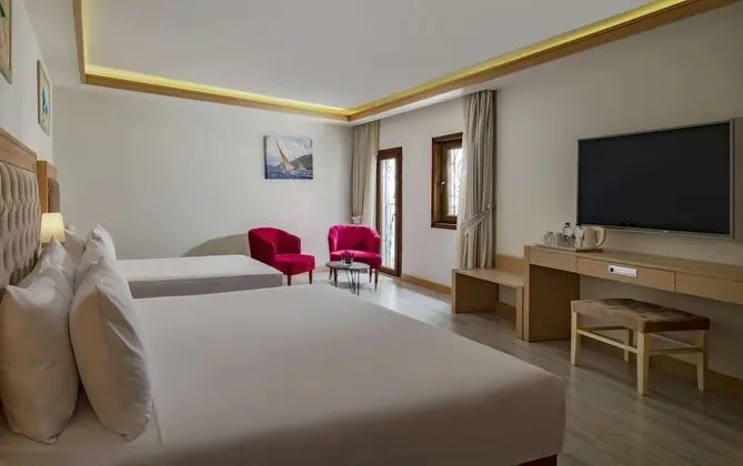 Queen Superior Room