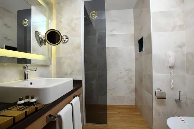 Queen Two Bedroom Suite