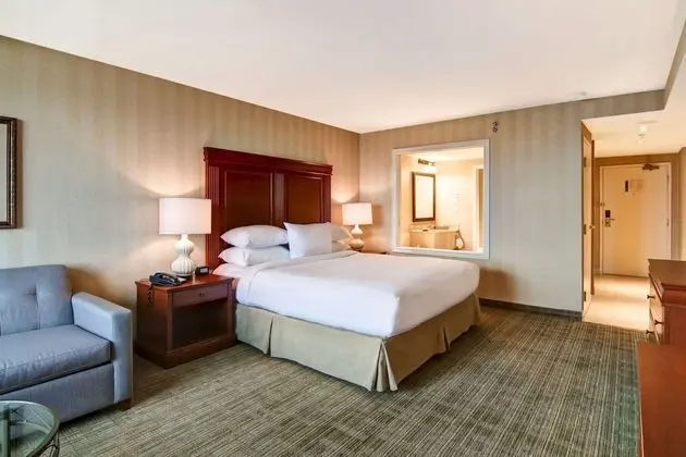 Premium Room, 1 King Bed, Soaker Tub, US Falls View