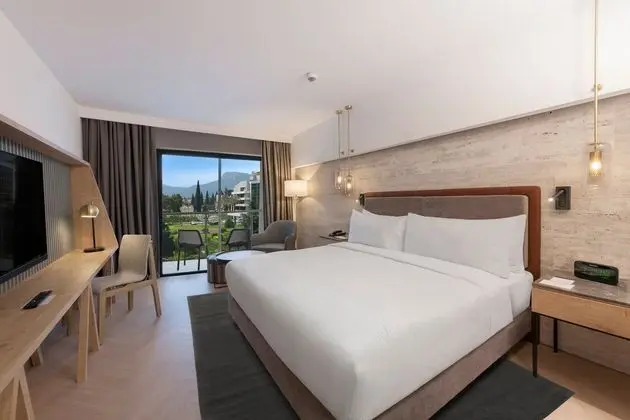 https://imagessl.etstur.com/files/images/hotelImages/TR/94063/l/DoubleTree-by-Hilton-Antalya-Kemer-Oda-256950.jpg