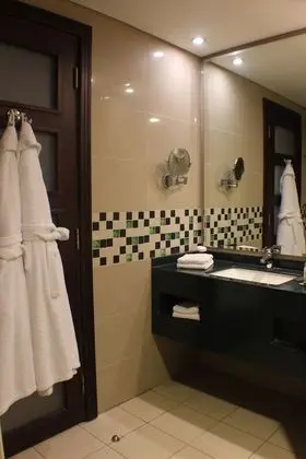 King Deluxe Corner Room with City View