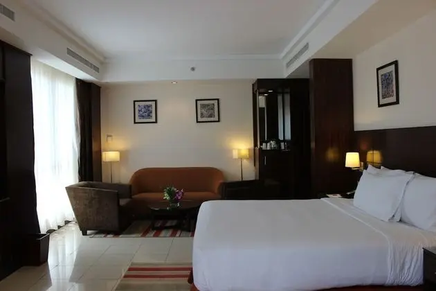 King Deluxe Corner Room with City View