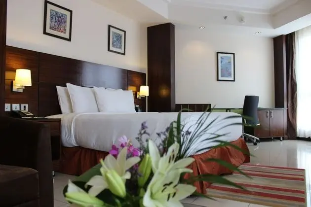 King Deluxe Corner Room with City View