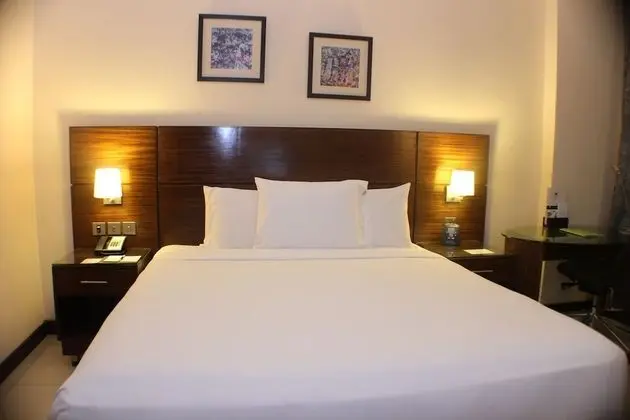 King Guest Room with City View