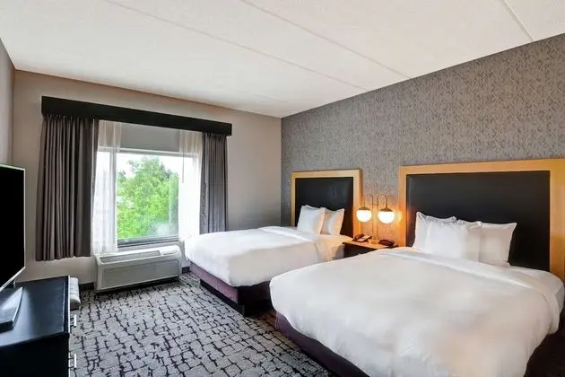 Süit (2 Queen Beds & 1 Sofa Bed)