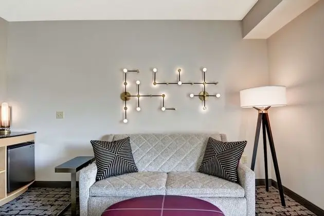 Süit (2 Queen Beds & 1 Sofa Bed)