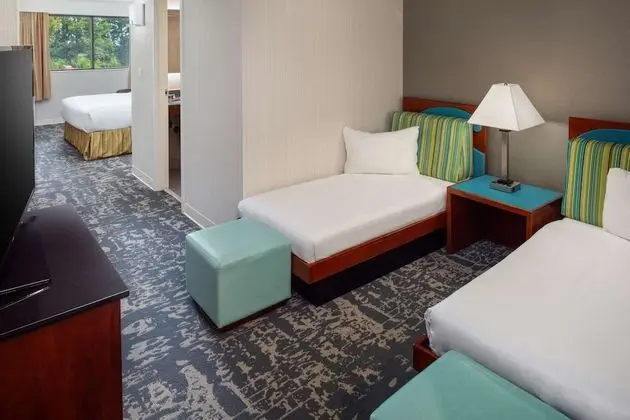Family Room w Toddler Beds