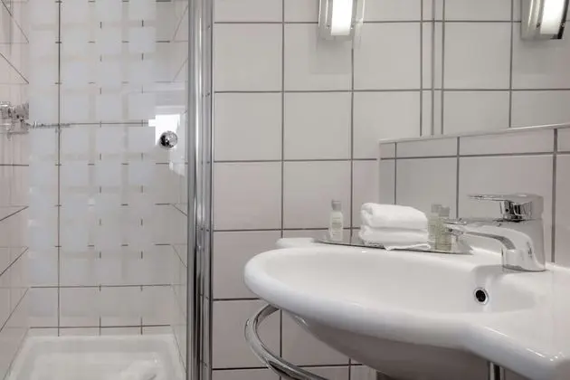 Deluxe Oda, 1 En Büyük (King) Boy Yatak