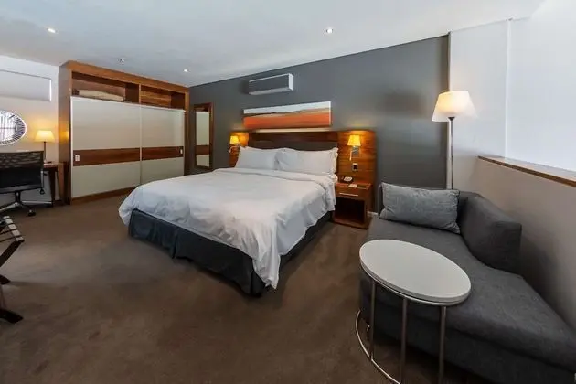 Çatı Katı (Loft), 1 En Büyük (King) Boy Yatak, Küçük Mutfak