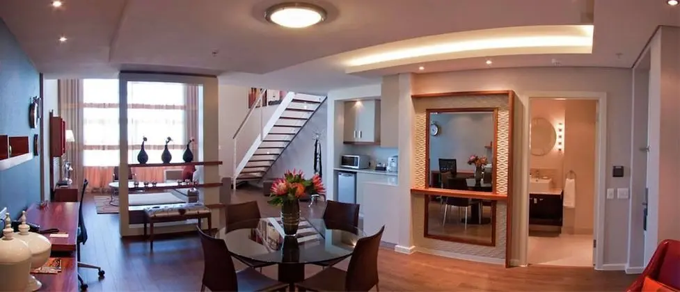 Çatı Katı (Loft), 1 En Büyük (King) Boy Yatak, Küçük Mutfak