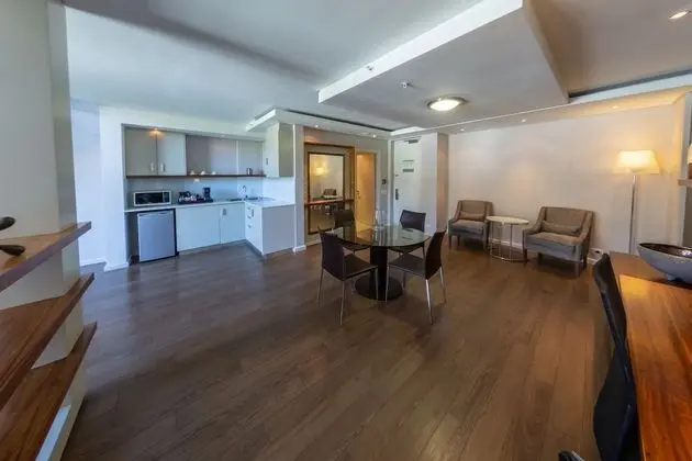 Çatı Katı (Loft), 1 En Büyük (King) Boy Yatak, Küçük Mutfak