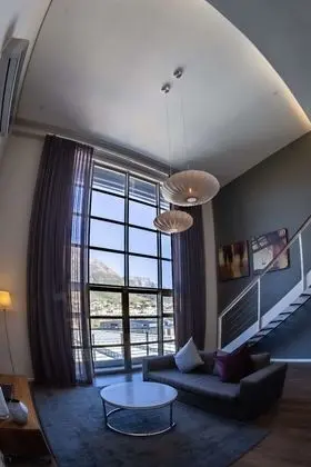 Çatı Katı (Loft), 1 En Büyük (King) Boy Yatak, Küçük Mutfak