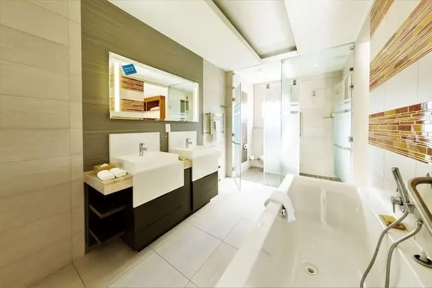Çatı Katı (Loft), 1 En Büyük (King) Boy Yatak, Küçük Mutfak