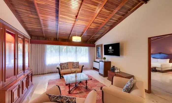 2 Bedroom Pres. Suite, Jetted tub and Sauna, Business Lounge Access