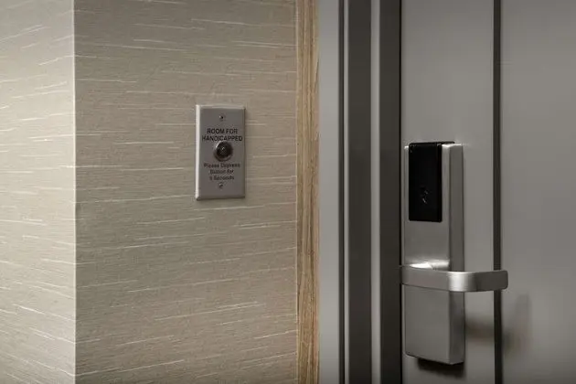 Oda, 1 En Büyük (King) Boy Yatak, Engellilere Uygun, Küvet