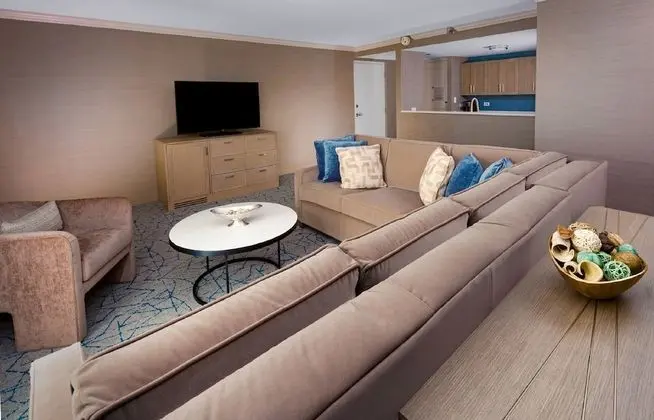 Süit (North Shore Suite with Parlor)