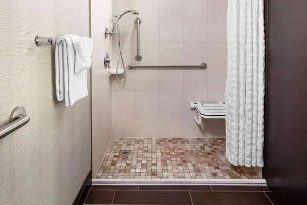 Engellilere uygun banyo