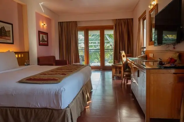 King Guest Room Pool View