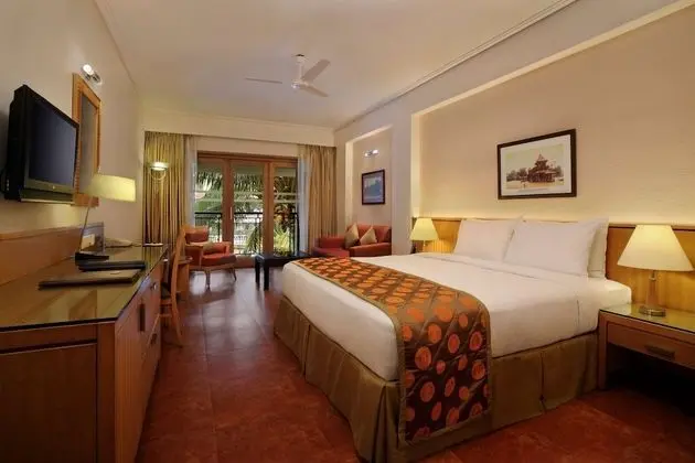 King Guest Room Pool View