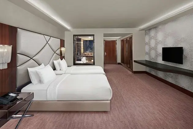https://i.travelapi.com/lodging/7000000/6570000/6560300/6560270/c6f84888_z.jpg