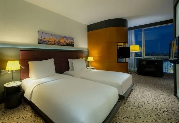 https://i.travelapi.com/lodging/4000000/3760000/3754100/3754059/0f49a87a_z.jpg