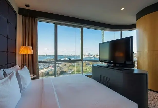 https://i.travelapi.com/lodging/4000000/3760000/3754100/3754059/5a74734d_z.jpg