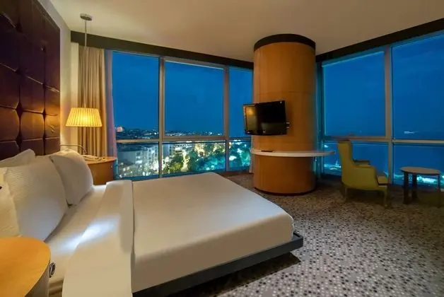 https://i.travelapi.com/lodging/4000000/3760000/3754100/3754059/b0fb405c_z.jpg