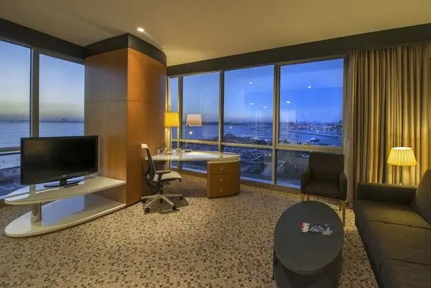 https://i.travelapi.com/lodging/4000000/3760000/3754100/3754059/ce52ecad_z.jpg