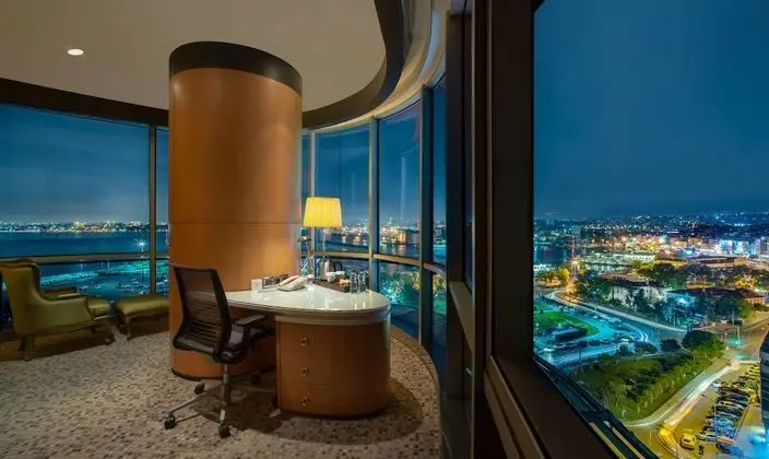 https://i.travelapi.com/lodging/4000000/3760000/3754100/3754059/cfd89e75_z.jpg