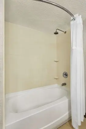 Oda, 2 Büyük (Queen) Boy Yatak, Sigara İçilmez