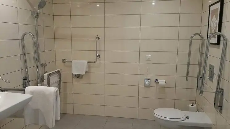 Oda, 1 En Büyük (King) Boy Yatak, Engellilere Uygun, Sigara İçilmez